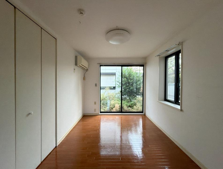 居室・リビング　2面採光で明るいリビング