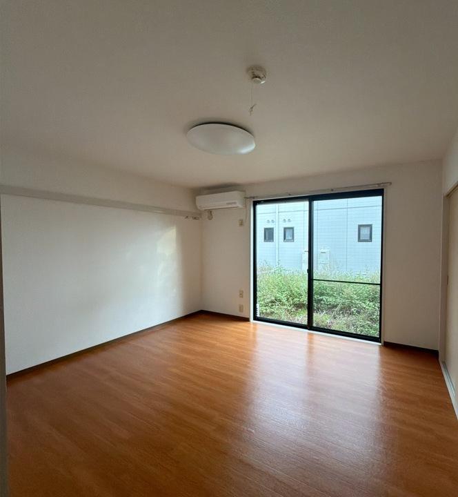 その他部屋・スペース　化粧幕板に時計や絵を飾るのも！