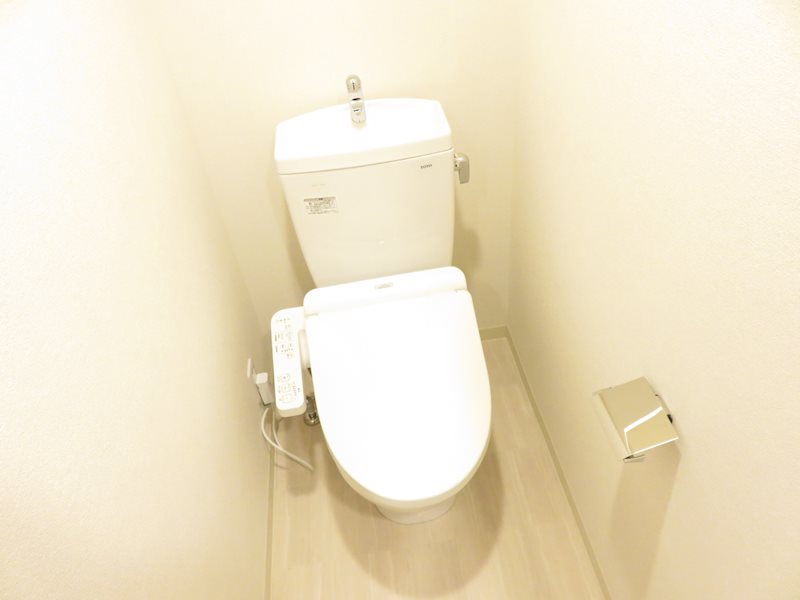 トイレ　温水洗浄機能付便座