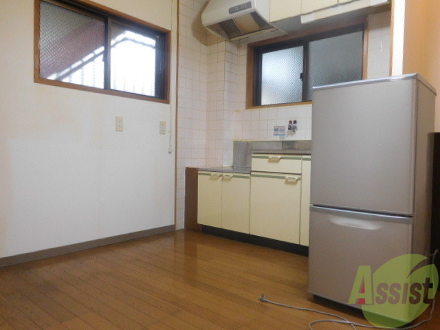 居室・リビング　内装は落ち着いた色合いで、くつろげる空間になりそうですね。