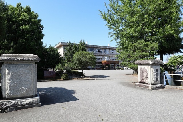 中学校　西部中学校（中学校）まで1100m