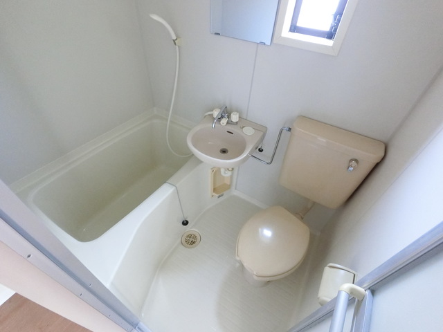 バス・シャワールーム　お掃除ラクラクの洗面台付き３点ユニットです☆