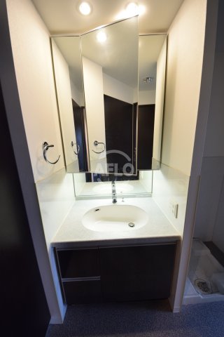 洗面設備　アルグラッドザタワー心斎橋　独立洗面台