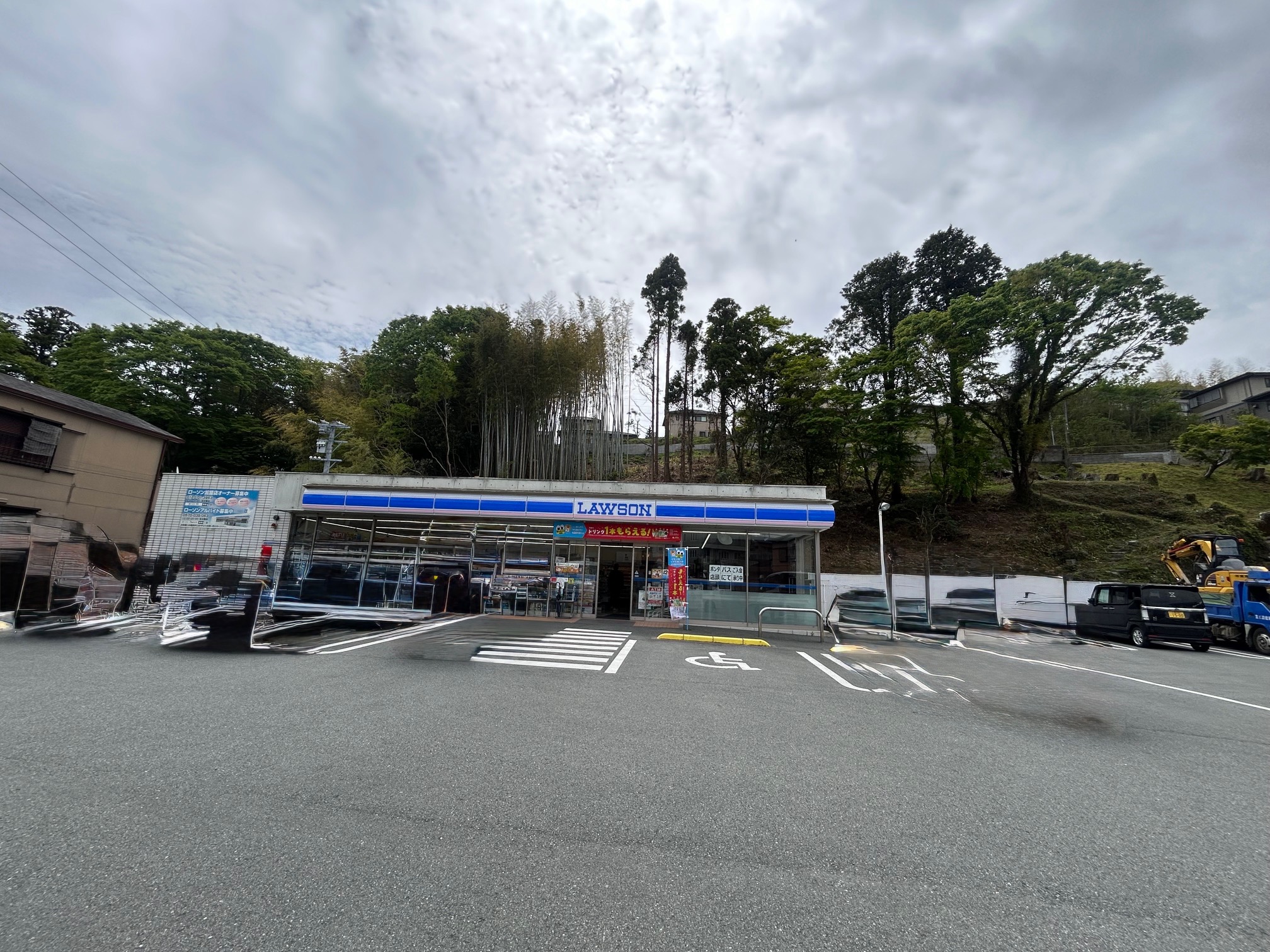コンビニ　ローソン伊勢尾上町店（コンビニ）まで668m