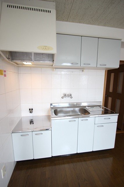 キッチン　同物件別部屋