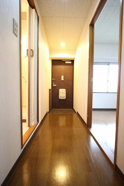 玄関　同物件別部屋