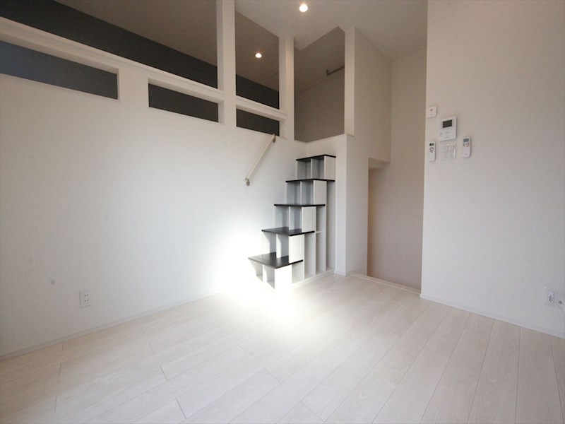 居室・リビング　洋室6帖　ロフト5.9帖（収納にも寝室にも使えます）