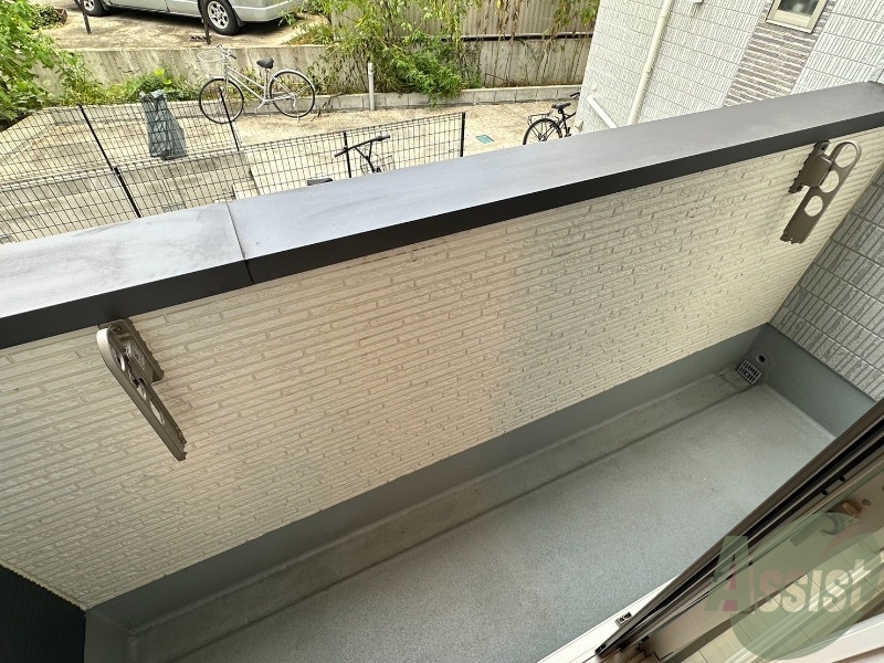 バルコニー　ベランダはよく日が当たり気持ちの良い空間です。