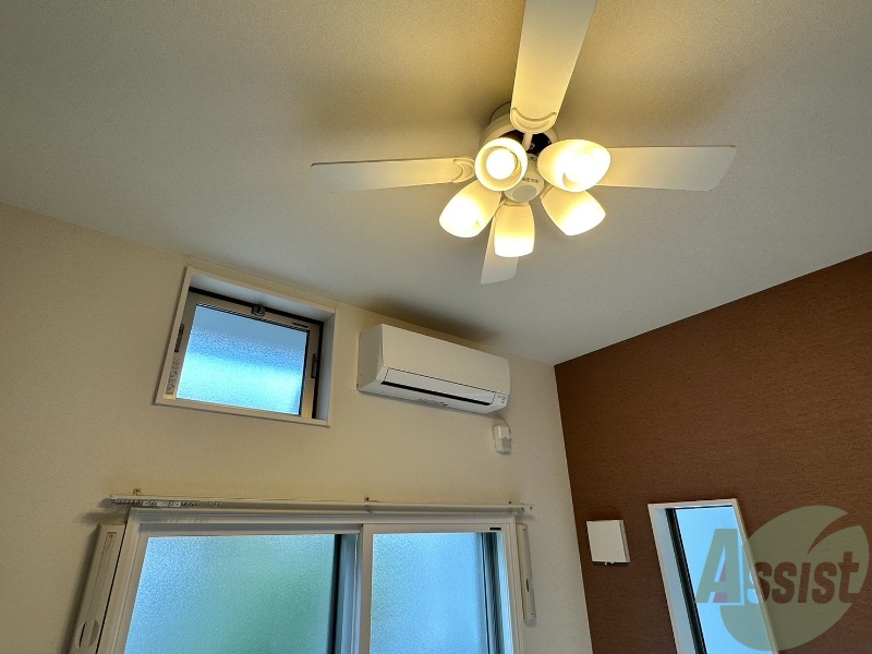 その他設備　リビングのエアコンで暑い日も寒い日も快適に過ごせます