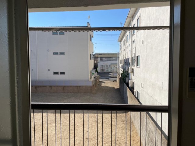 バルコニー　目の前が空き地の為眺望、陽当たり良好です！