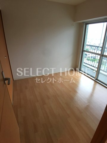 その他部屋・スペース　落ち着いた色調の寝室です