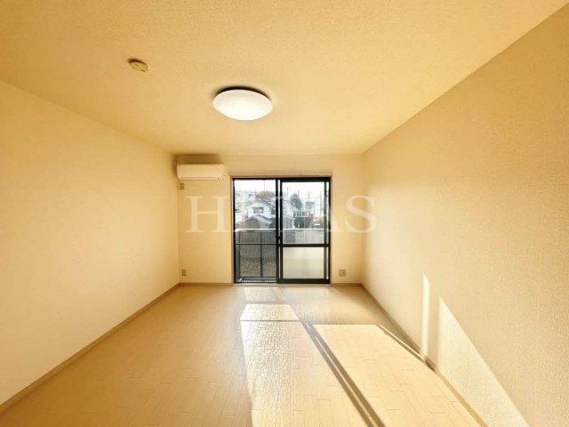 居室・リビング　同物件別部屋です