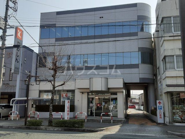 銀行　豊川信用金庫 新城中央支店（銀行）まで395m