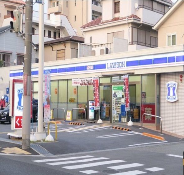 コンビニ　ローソン桜塚店（コンビニ）まで30m