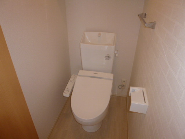 トイレ　温水洗浄便座