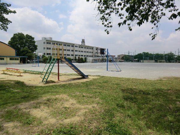 小学校　柏原小学校（小学校）まで109m