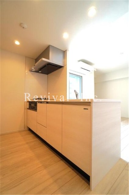 キッチン　3口ガスコンロのカウンターキッチンでございます