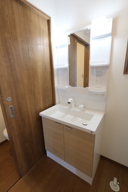 洗面設備　☆忙しい朝に便利なシャワー付独立洗面台☆