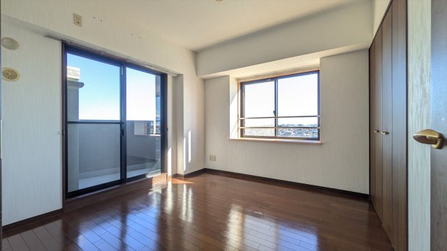 バルコニー　玄関側洋室 約6.1帖