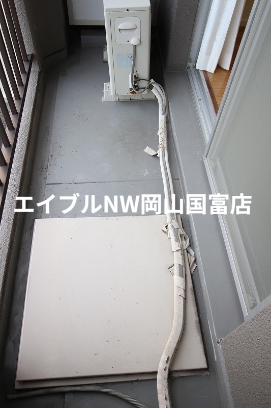 バルコニー　同物件別部屋の写真です