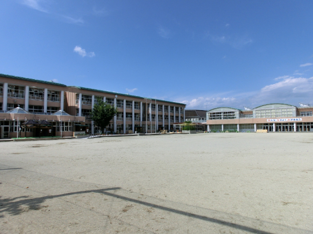 小学校　中津川市立南小学校（小学校）まで589m