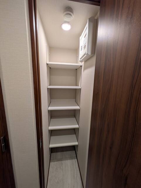 玄関　◆たっぷり収納できるシューズインクローク◆