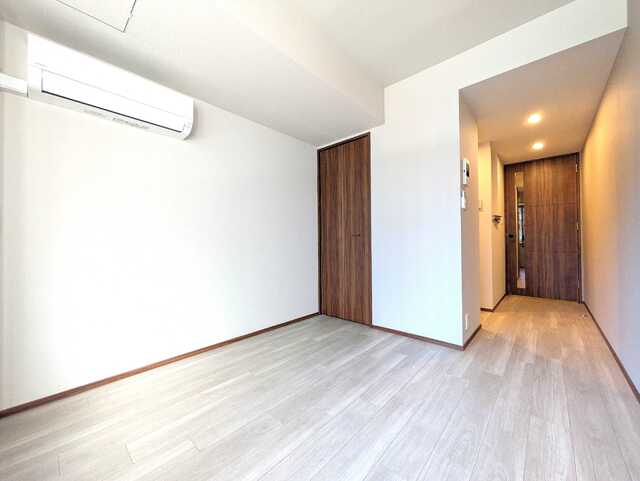 居室・リビング　◆クローゼット付き・ゆとりある８．２帖の洋室◆