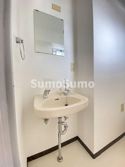 洗面設備　脱衣スペースもあります