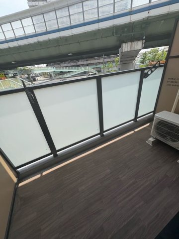 バルコニー　バルコニーからの眺めを楽しみながら食事をしませんか