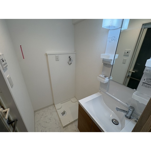 洗面設備　別部屋参考写真です