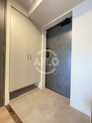 玄関　リヴェント難波ウエスト　玄関