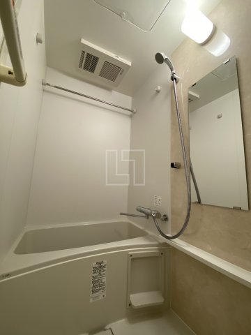 バス・シャワールーム　エスリード難波ザ・プレミア　浴室