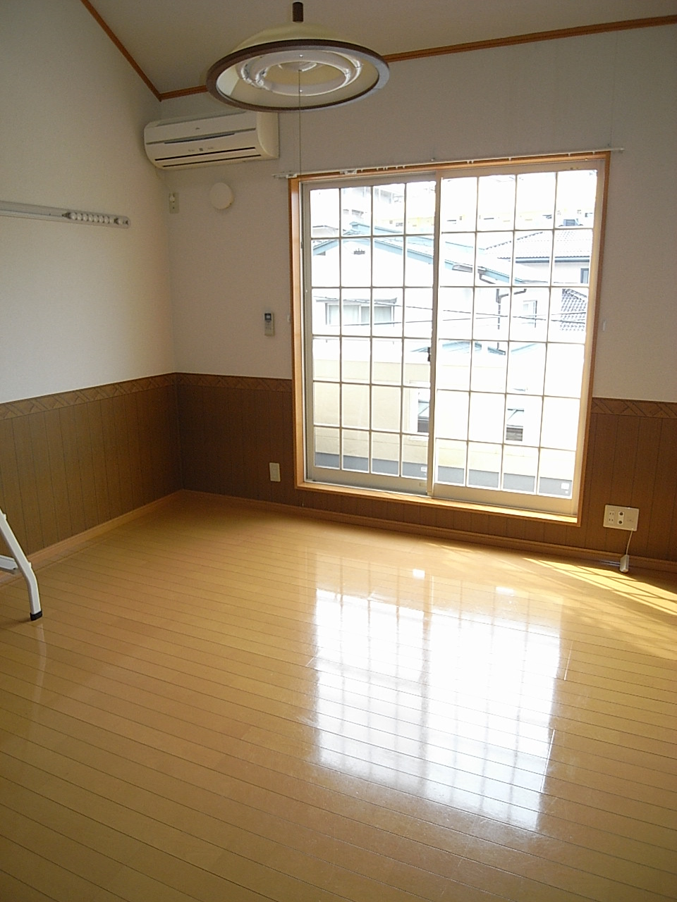 居室・リビング　1階でも南向きで日当たり良好