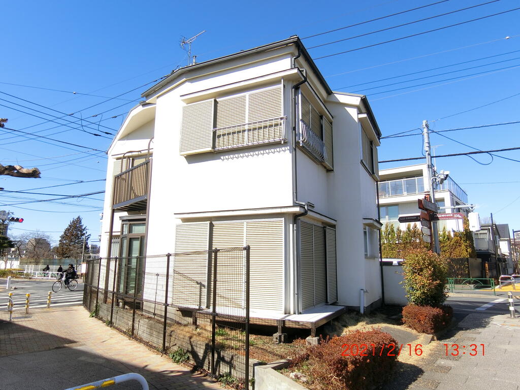 建物外観　南と東側に縁側付き