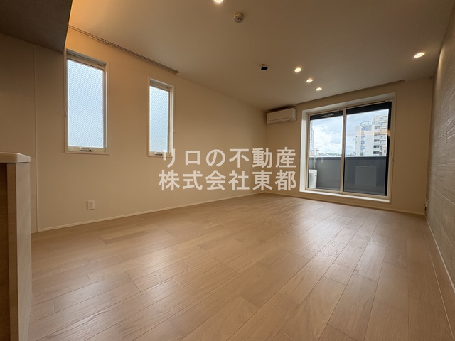 居室・リビング　広いリビングでゆったりくつろげる憩いの空間♪