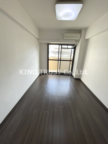 居室・リビング　ゆったり過ごせる居間です