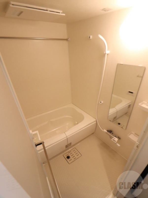 バス・シャワールーム　浴室乾燥機能付きのバスルーム