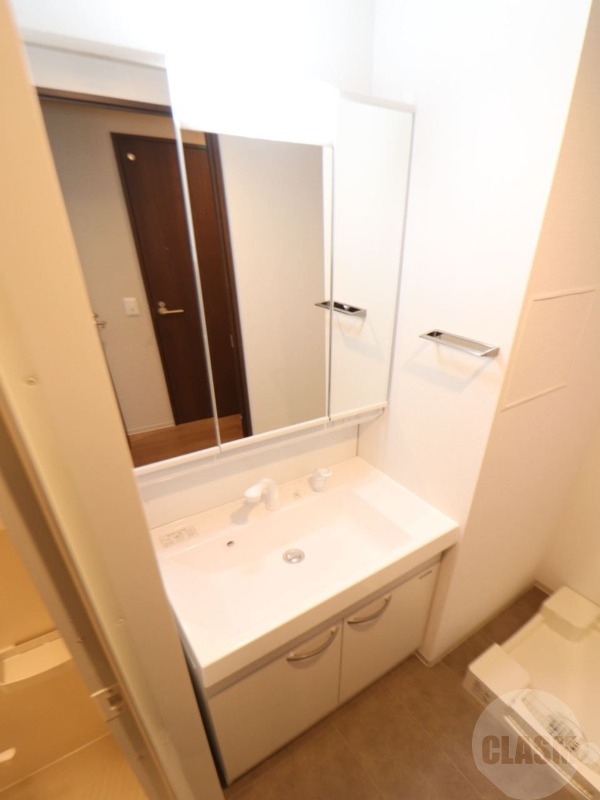 洗面設備　明るいシャンプードレッサー