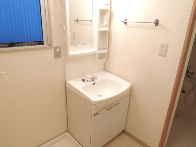 洗面設備　リフォーム以前の写真です