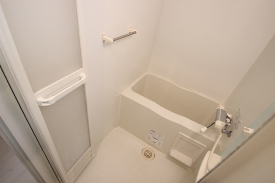 バス・シャワールーム　※別部屋の写真です