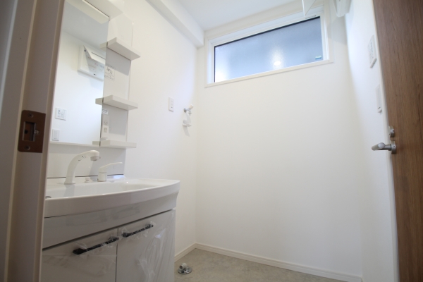 洗面設備　忙しい朝にうれしい洗髪洗面化粧台付♪