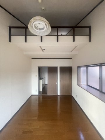 居室・リビング　明るい洋室です