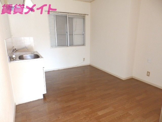 居室・リビング　同物件別部屋のお写真です。