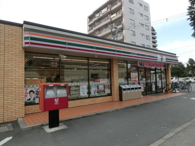 コンビニ　セブンイレブン（コンビニ）まで210m