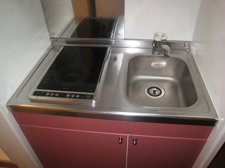 キッチン　2口ラジエントヒーターコンロ。