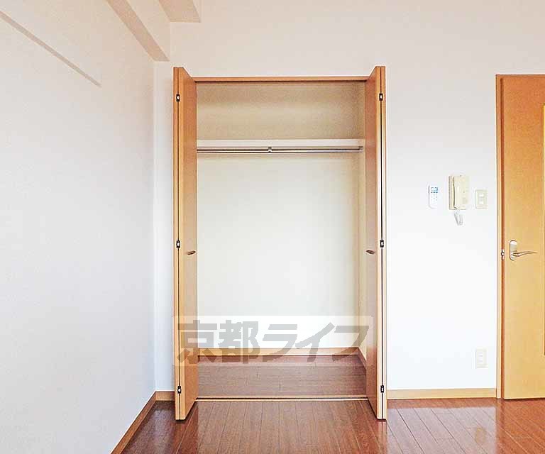 収納　奥行のあるクローゼットです。