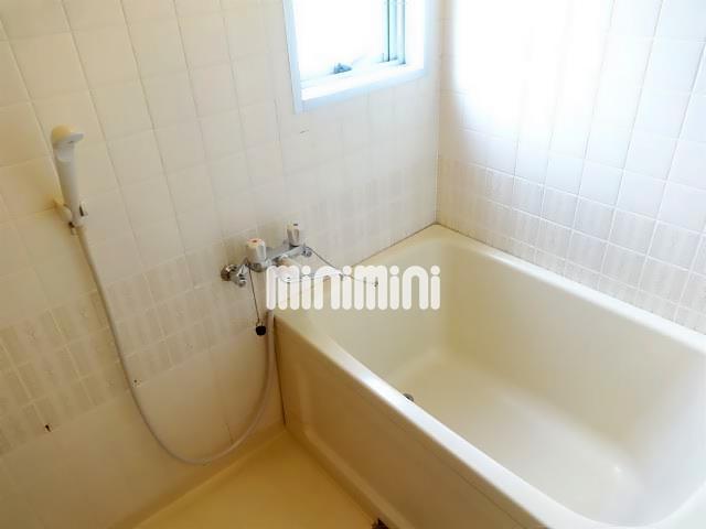 バス・シャワールーム　窓があり換気ができるのがうれしいですね