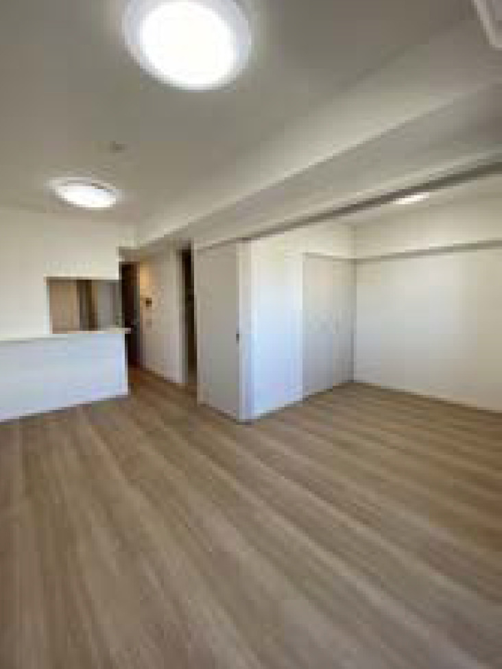 その他部屋・スペース　落ち着いた色調の寝室です