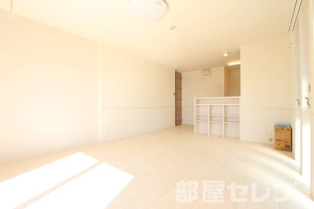 居室・リビング　反転タイプの写真です。