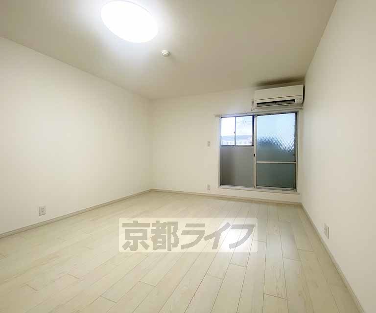 居室・リビング　落ち着いた雰囲気のお部屋です